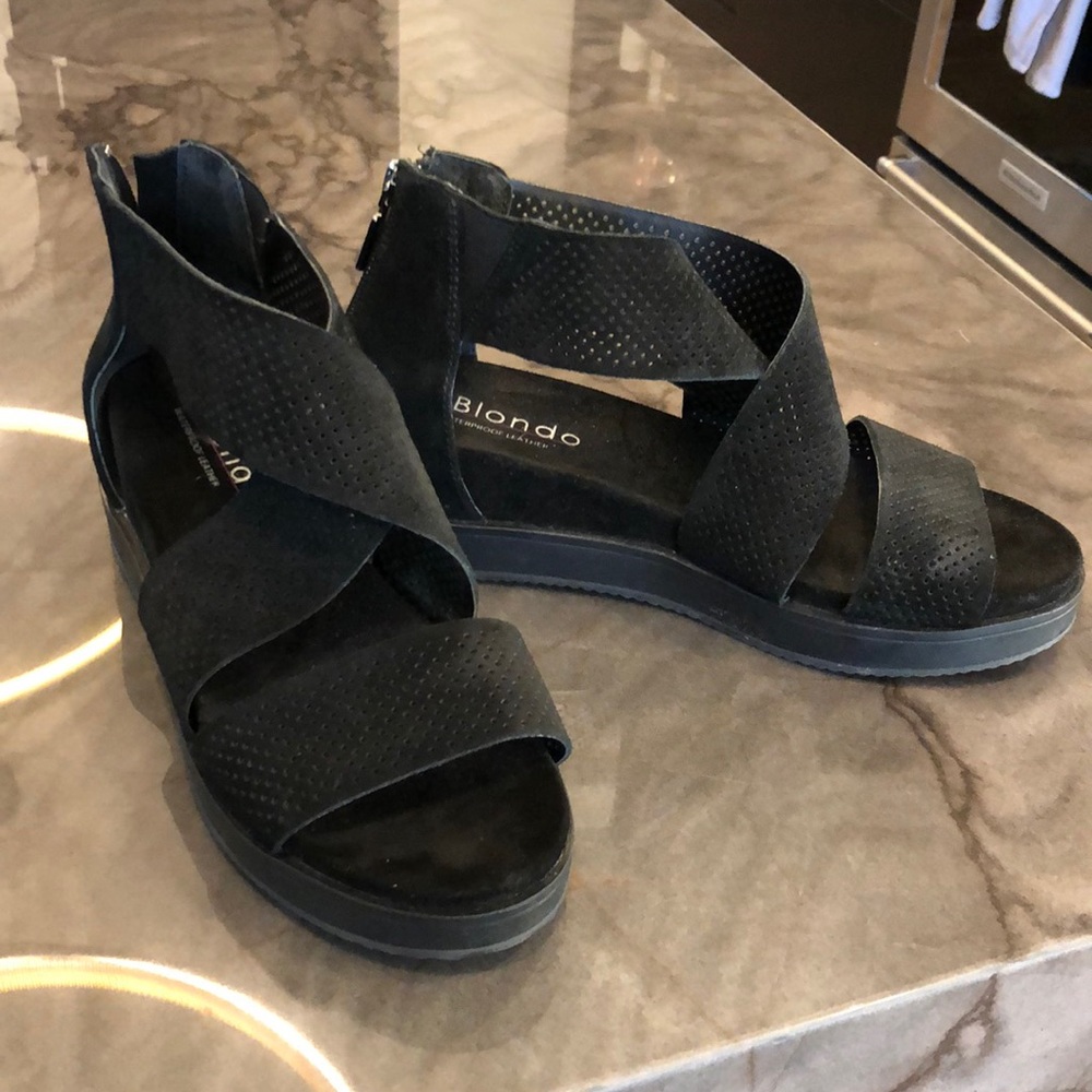 Blondo waterproof black leather sandals